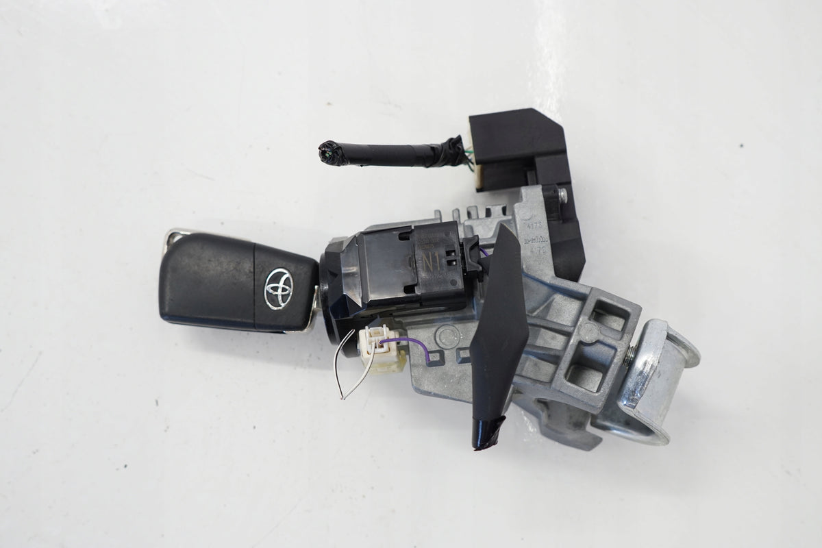 TOYOTA AURIS II E18 LIFT IGNITION KEY 1.6D 45020-0205