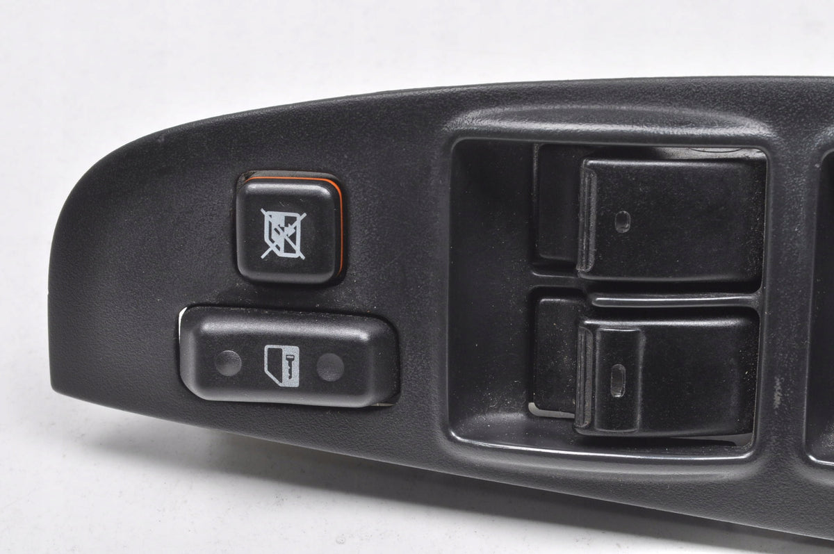 TOYOTA AVENSIS II T25 PANEL WINDOW LOWERING BUTTON 84802-05210-B0