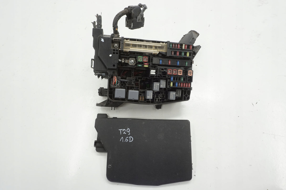 TOYOTA AVENSIS T27 LIFT T29 FUSE BOX 1.6 D4D 82115-05D91