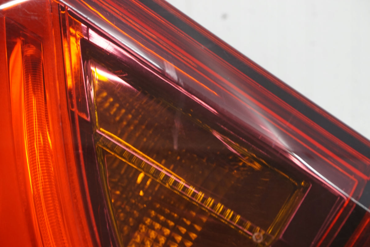 TOYOTA AVENSIS T27 LIFT T29 SEDAN LAMP RIGHT REAR LED 81550-05300