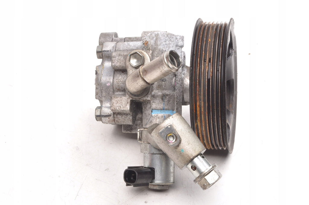 TOYOTA HILUX VIII 2.4 D-4D POWER STEERING PUMP