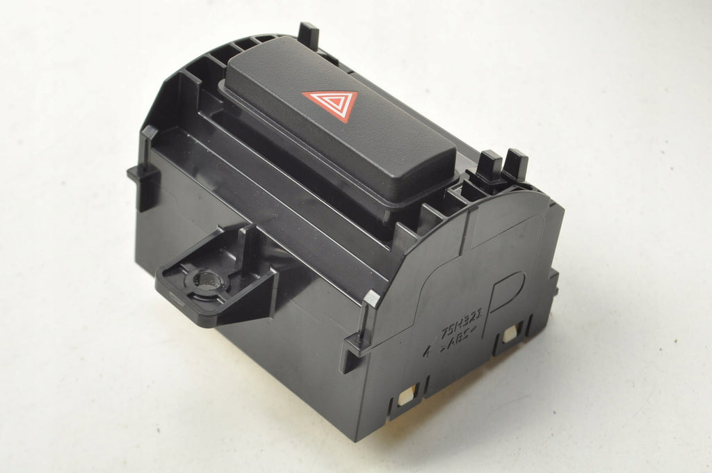 TOYOTA HILUX VIII EMERGENCY LIGHT SWITCH 75H321