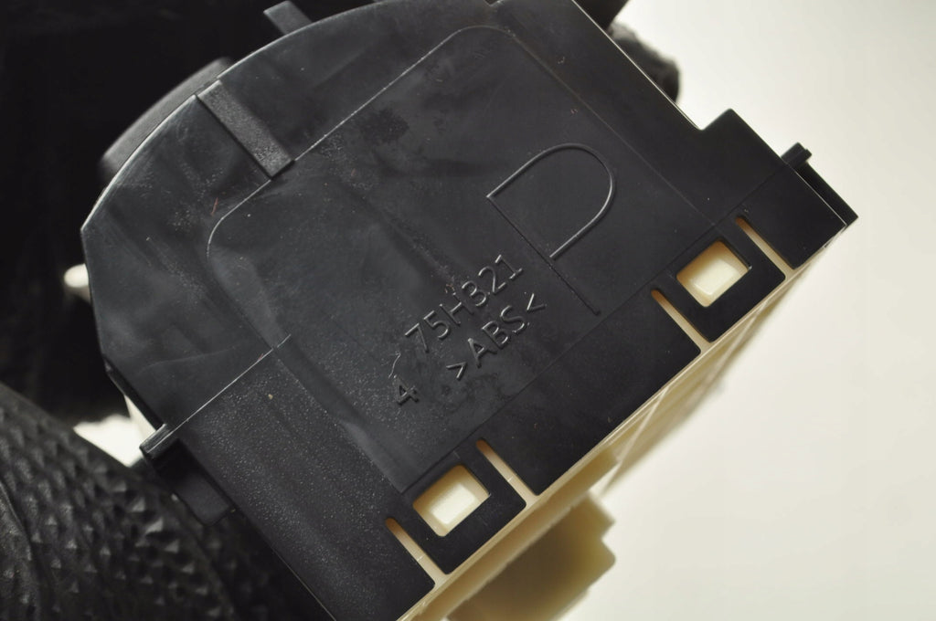 TOYOTA HILUX VIII EMERGENCY LIGHT SWITCH 75H321