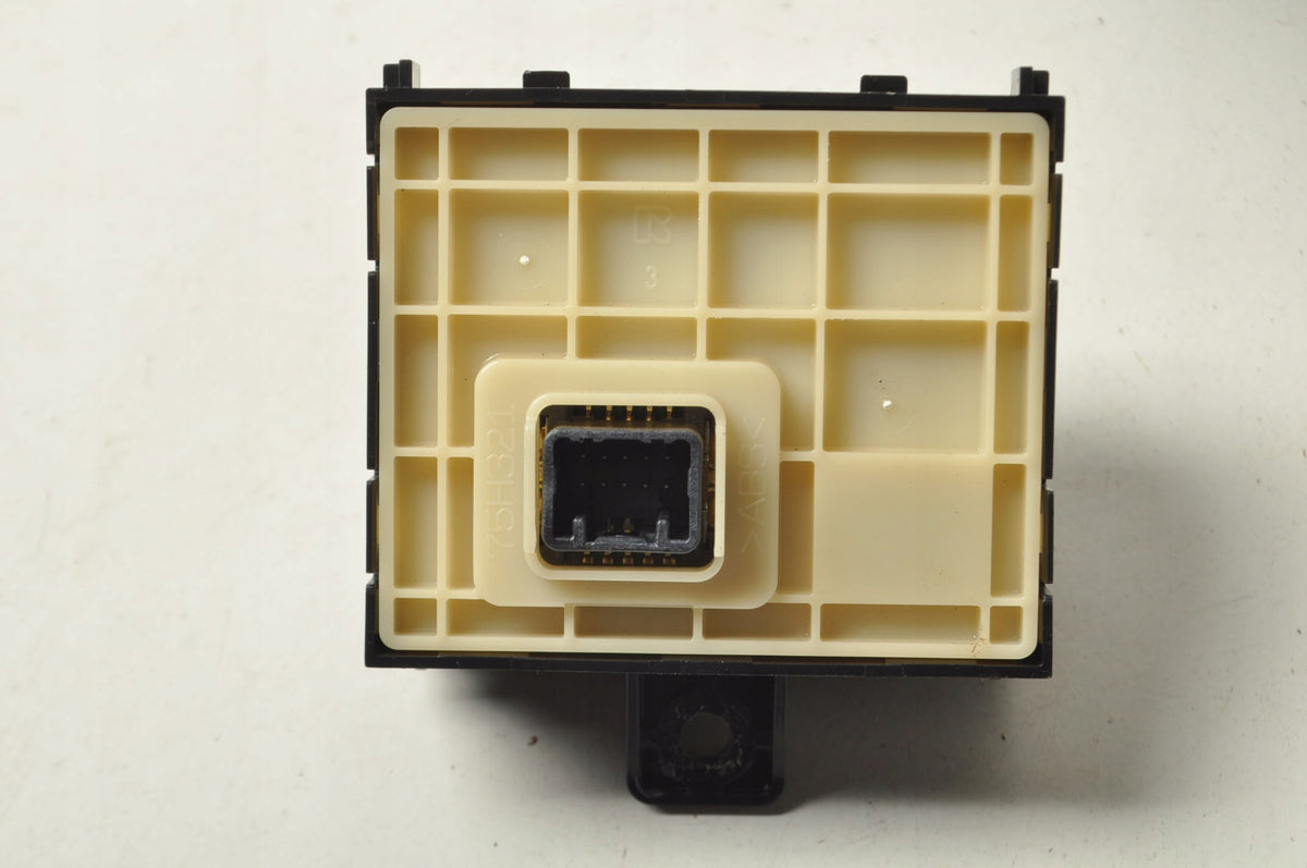 TOYOTA HILUX VIII EMERGENCY LIGHT SWITCH 75H321
