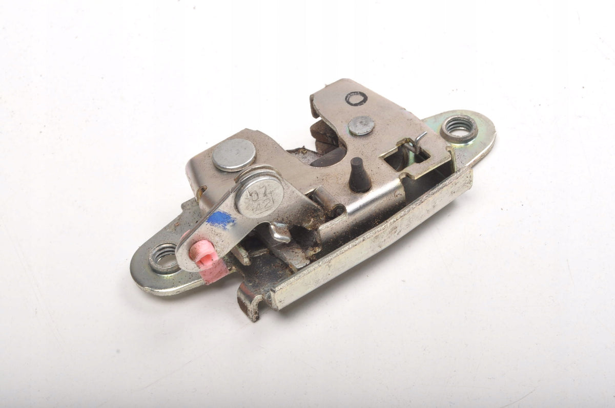 TOYOTA HILUX VIII TAILGATE LOCK