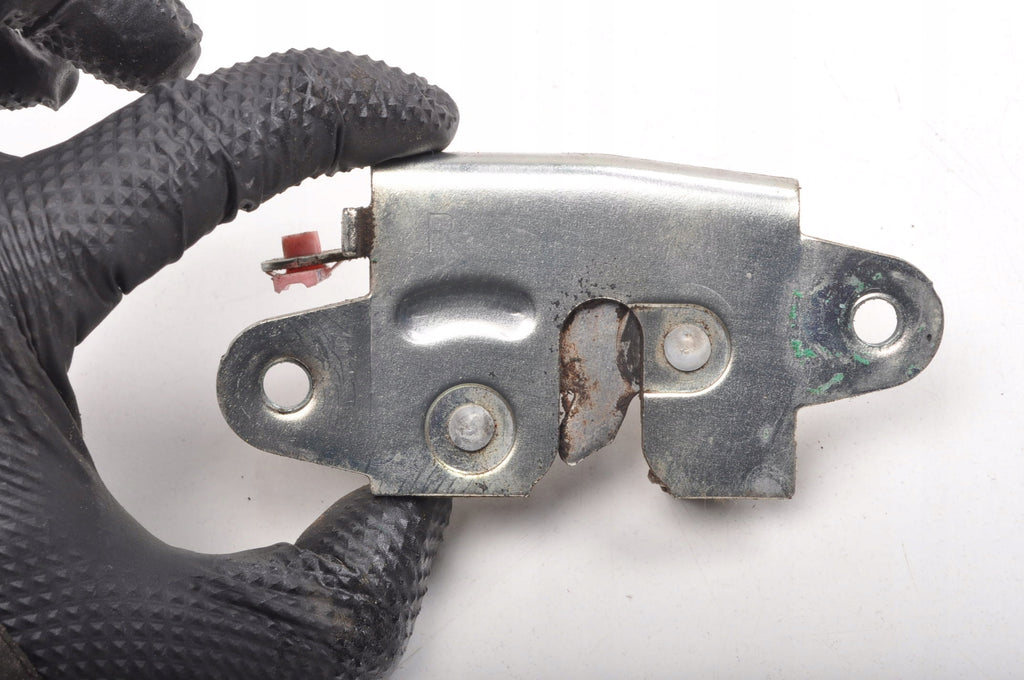 TOYOTA HILUX VIII TAILGATE LOCK
