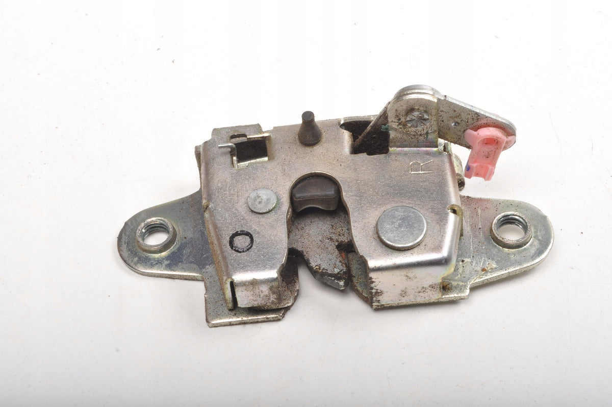 TOYOTA HILUX VIII TAILGATE LOCK