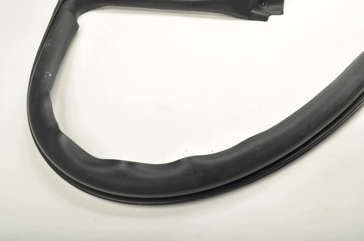 TOYOTA YARIS IV GR DOOR SEAL LEFT 581B-X02