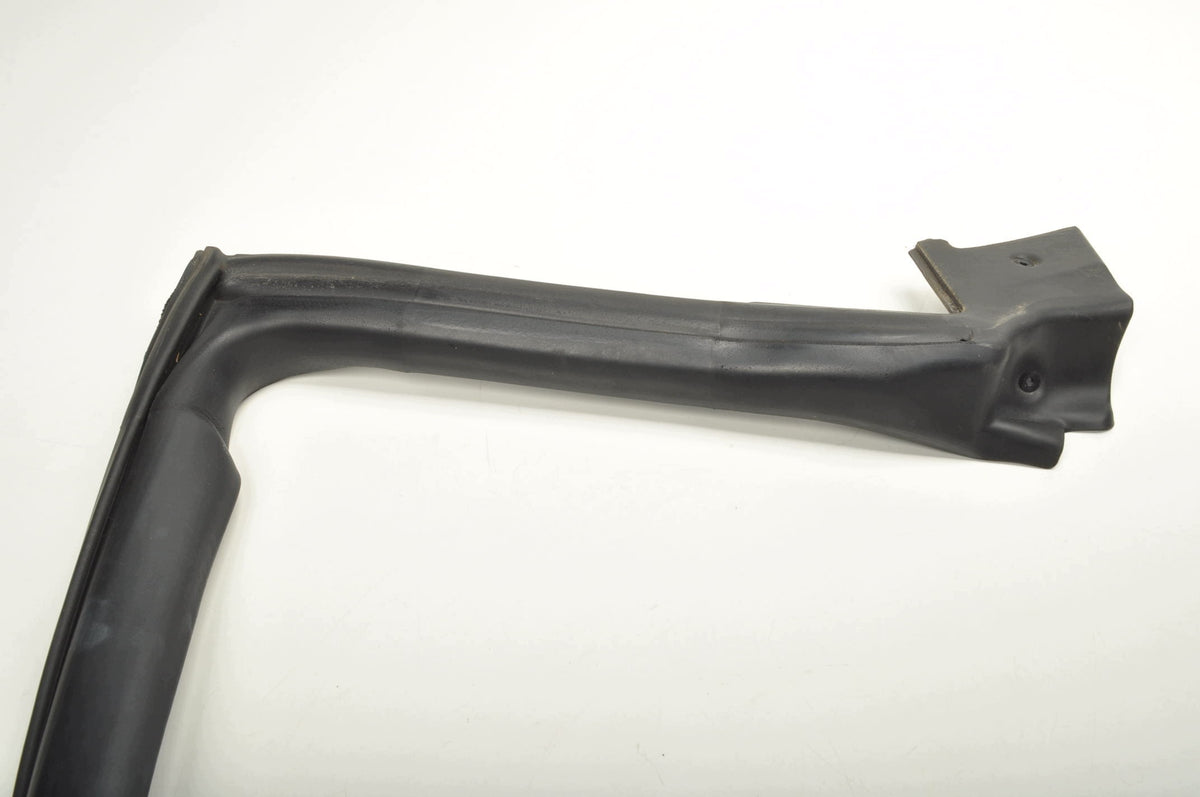 TOYOTA YARIS IV GR DOOR SEAL LEFT 581B-X02