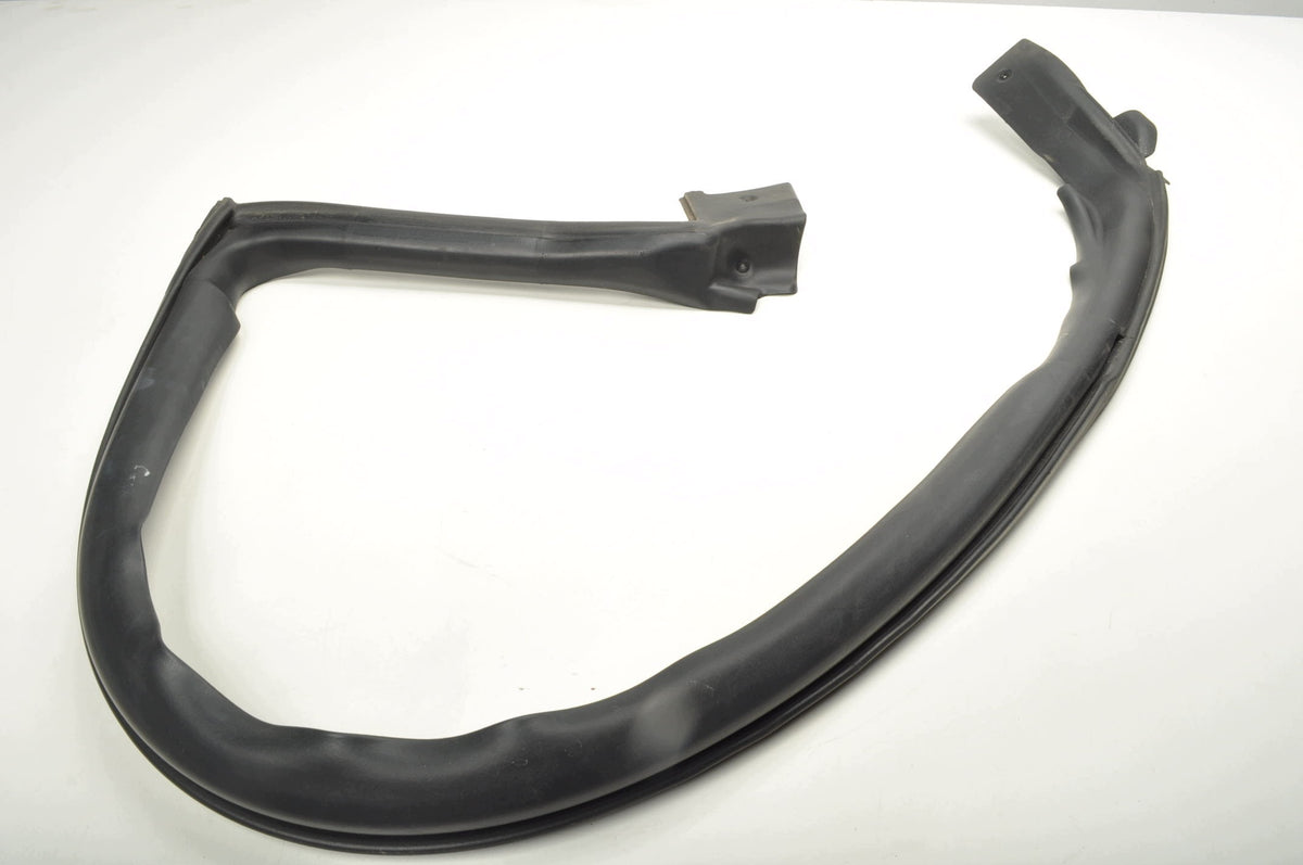 TOYOTA YARIS IV GR DOOR SEAL LEFT 581B-X02