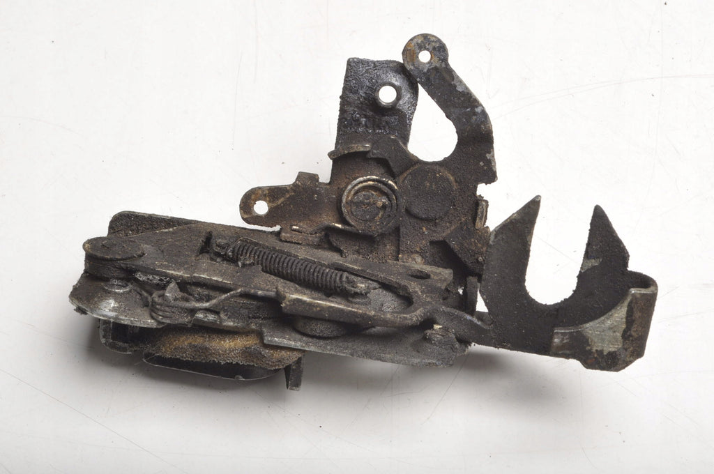 VOLKSWAGEN BEETLE 1300 DOOR LOCK LEFT FRONT