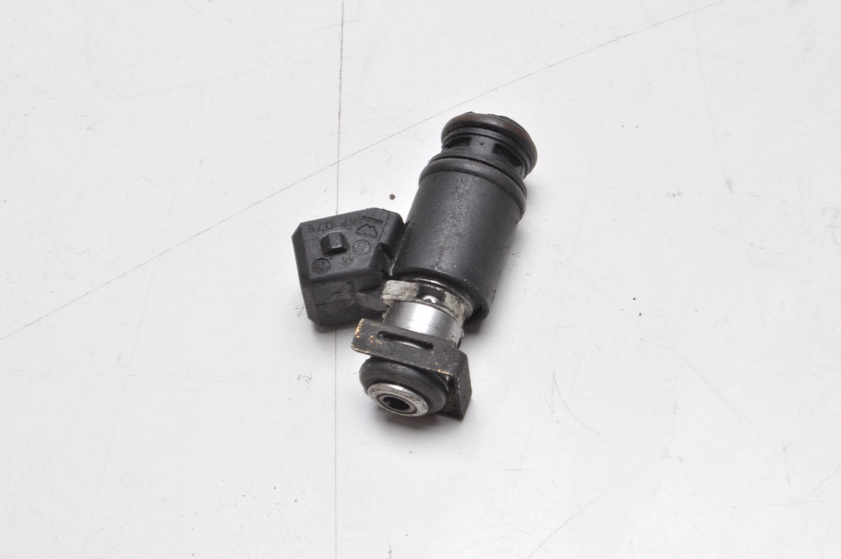 VOLKSWAGEN BORA 2.3 V5 150KM INJECTION INJECTOR 021031B