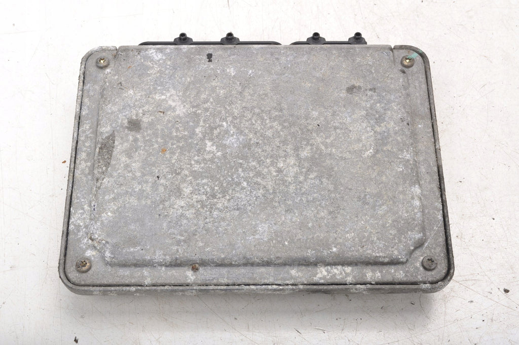 VOLKSWAGEN GOLF III 2.0 8V COMPUTER ENGINE CONTROLLER 037906018E