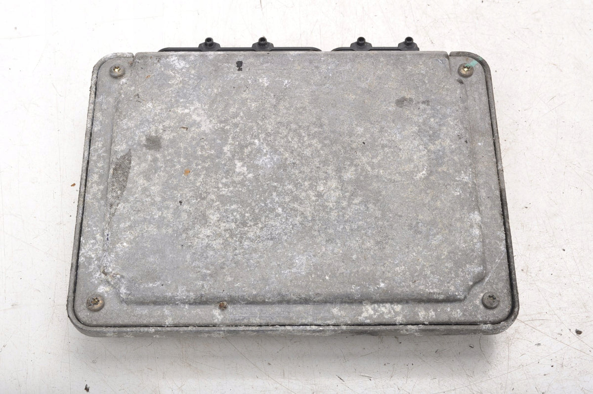 VOLKSWAGEN GOLF III 2.0 8V COMPUTER ENGINE CONTROLLER 037906018E