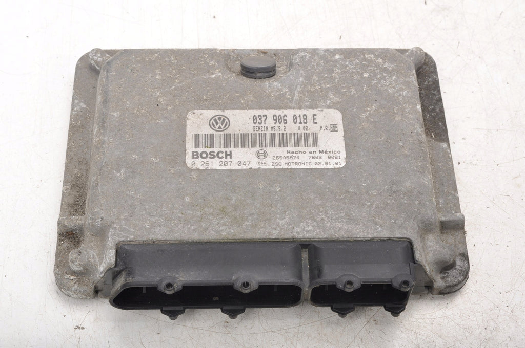 VOLKSWAGEN GOLF III 2.0 8V COMPUTER ENGINE CONTROLLER 037906018E