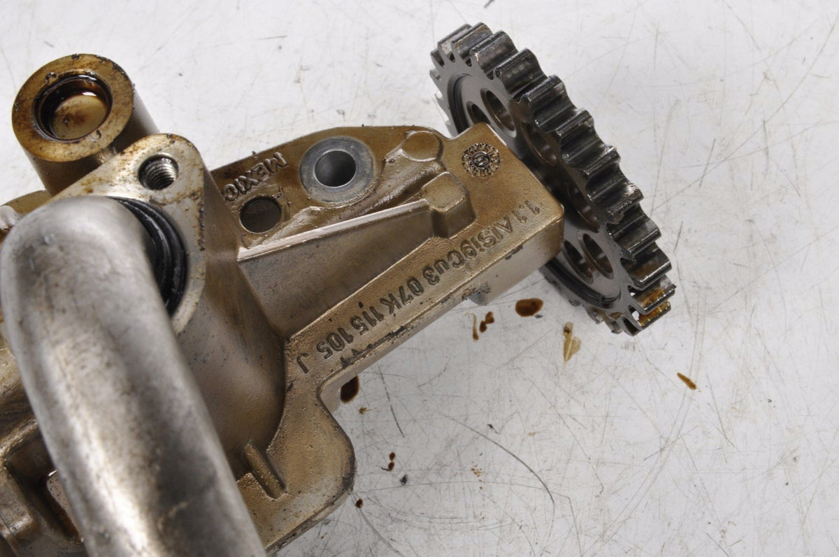 VOLKSWAGEN GOLF V 2.5 OIL PUMP 07K115105J