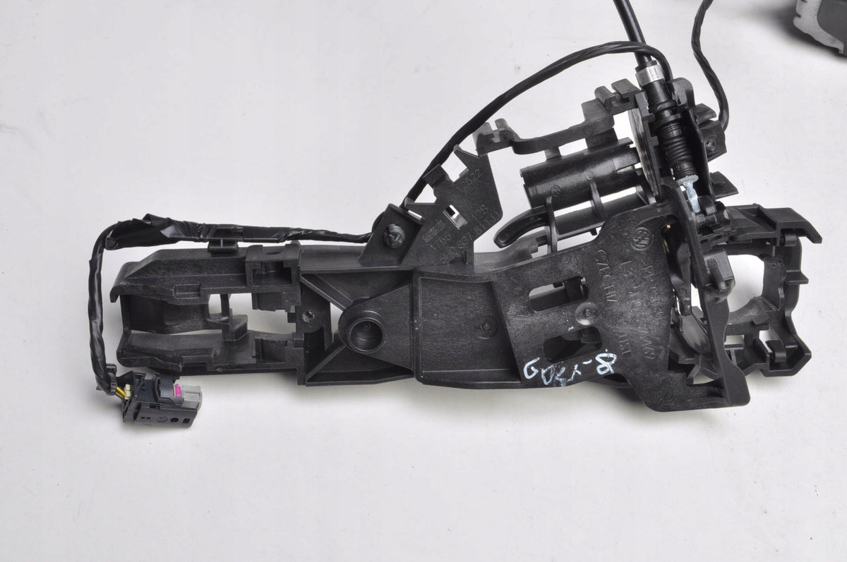 VOLKSWAGEN GOLF VIII DOOR LOCK LEFT FRONT 5TC837015D