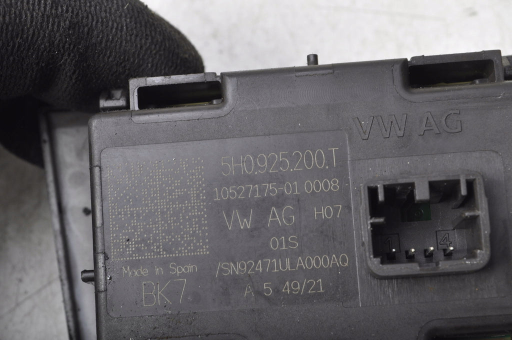 VOLKSWAGEN GOLF VIII EMERGENCY LIGHT SWITCH 5H0925200T