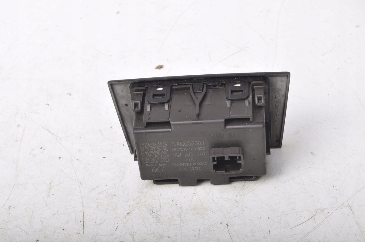 VOLKSWAGEN GOLF VIII EMERGENCY LIGHT SWITCH 5H0925200T