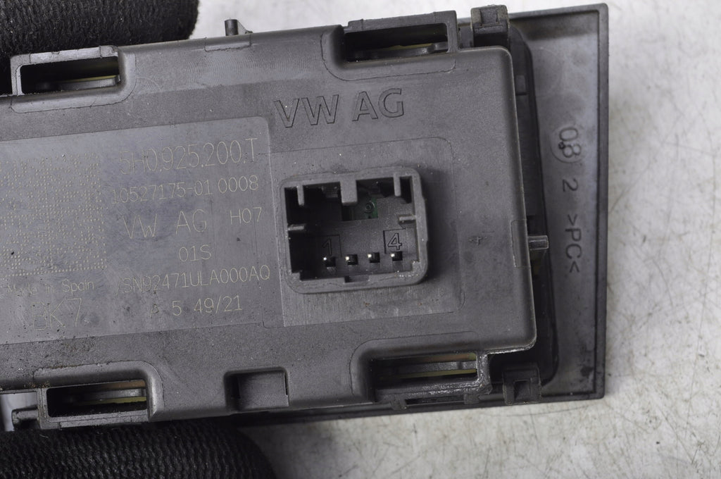 VOLKSWAGEN GOLF VIII EMERGENCY LIGHT SWITCH 5H0925200T