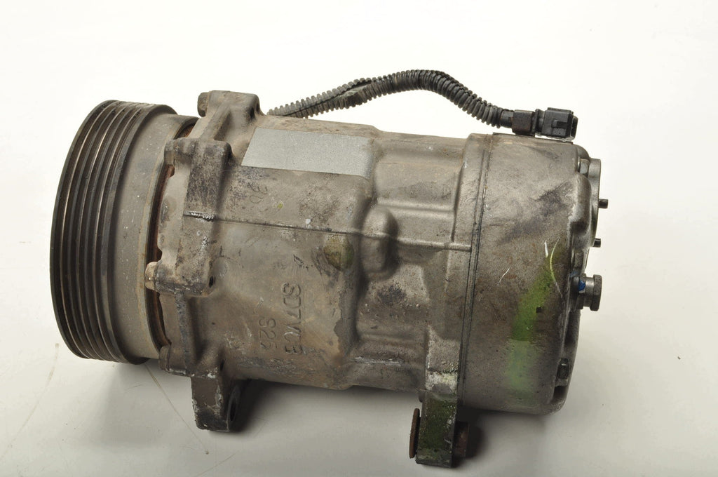 VOLKSWAGEN NEW BEETLE 2.0 8V 115KM AIR CONDITIONING COMPRESSOR