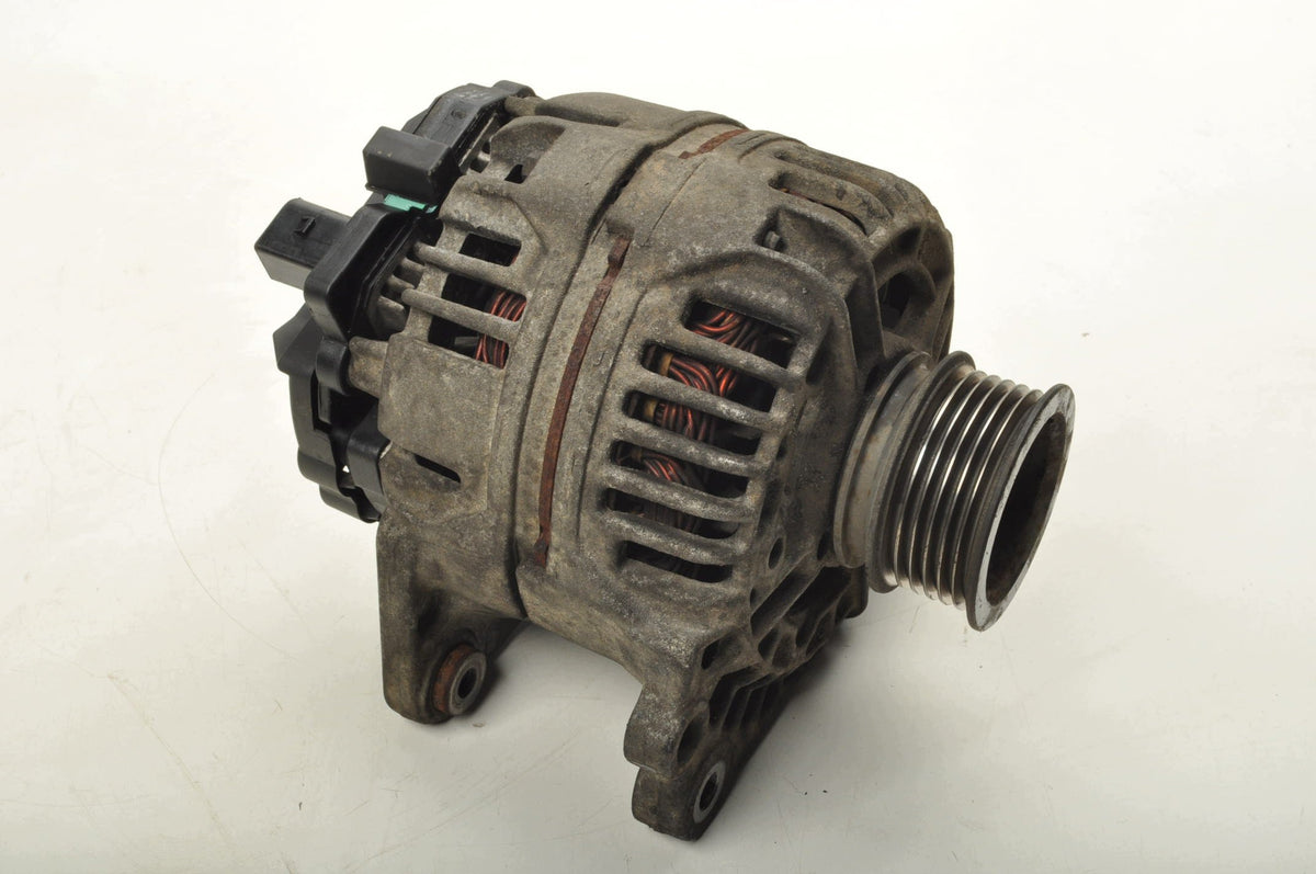 VOLKSWAGEN NEW BEETLE 2.0 B ALTERNATOR 038903018A