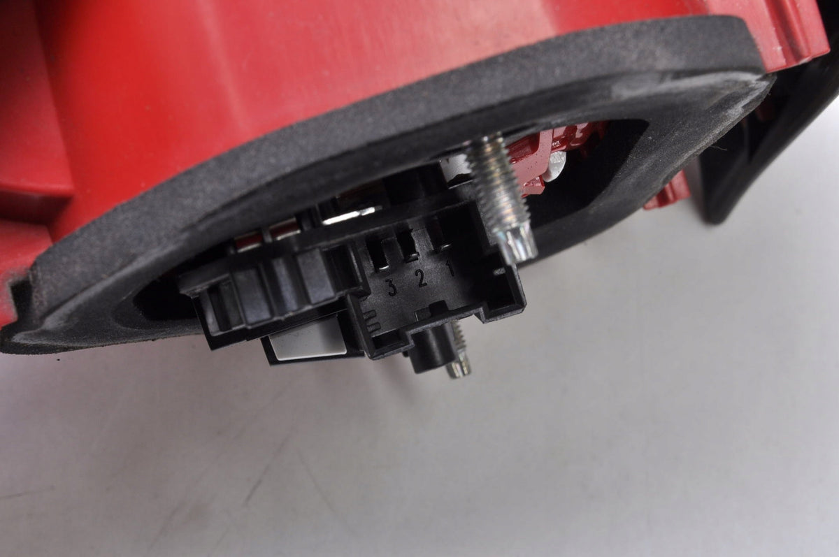 VOLKSWAGEN TIGUAN I LIFT LAMP RIGHT REAR FLAP