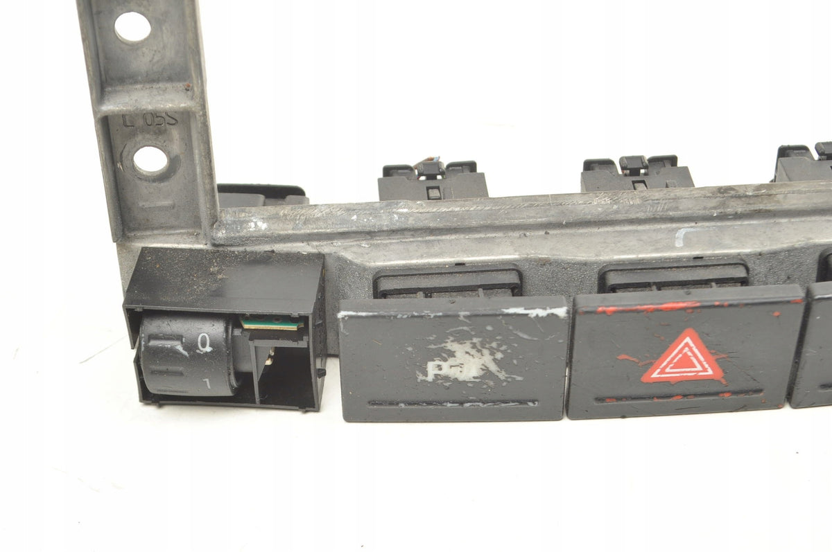 VOLKSWAGEN TOUAREG AND 7L SWITCH PANEL 7L6857318