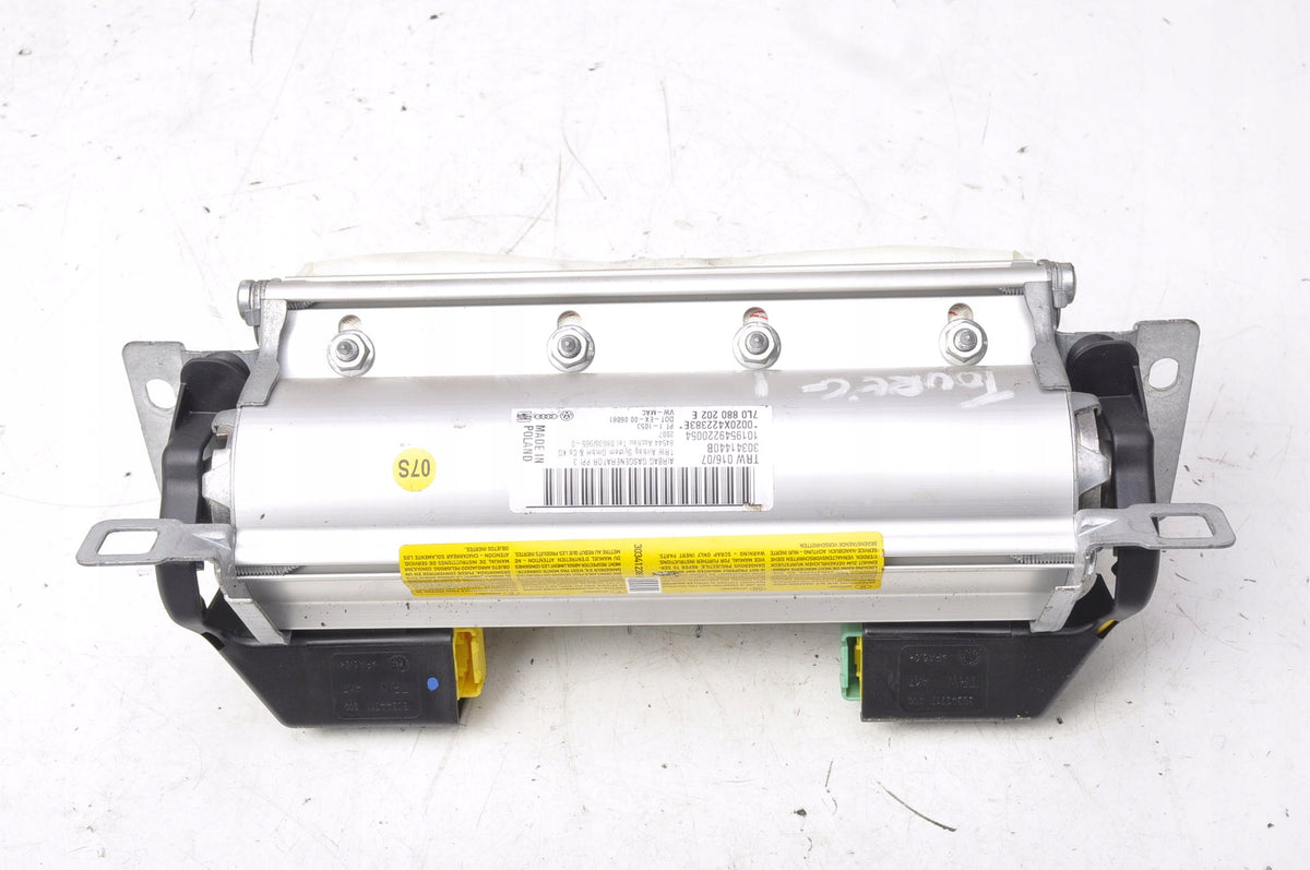 VOLKSWAGEN TOUAREG AND PASSENGER AIRBAG 7L0880202E