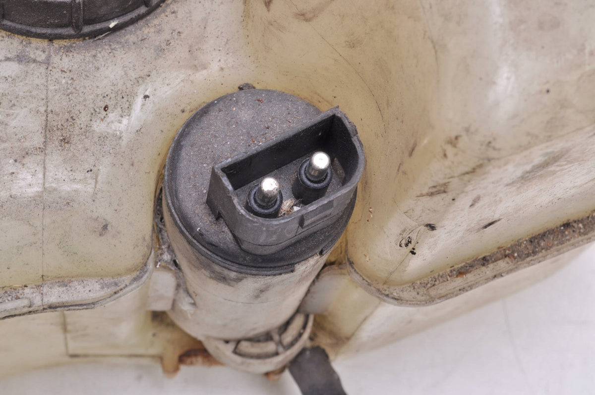 VOLVO 940 WASHER RESERVOIR 1369857