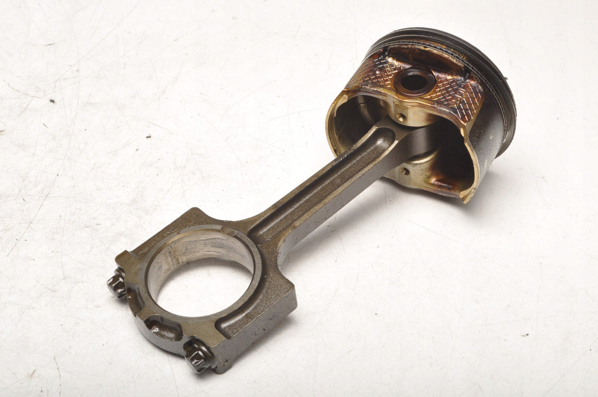 VOLVO C30 2.0 16V 145KM PISTON WITH CONNECTING ROD