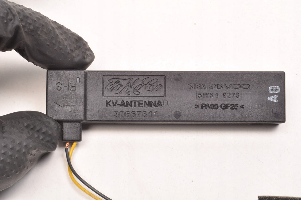 VOLVO C30 C70 S40 II V50 ANTENNA AMPLIFIER 30667811