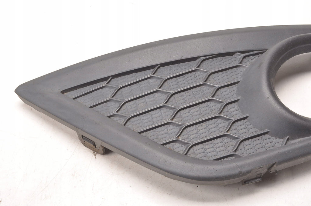 VOLVO C30 FRAME HALOGEN GRILLE RIGHT 31323410