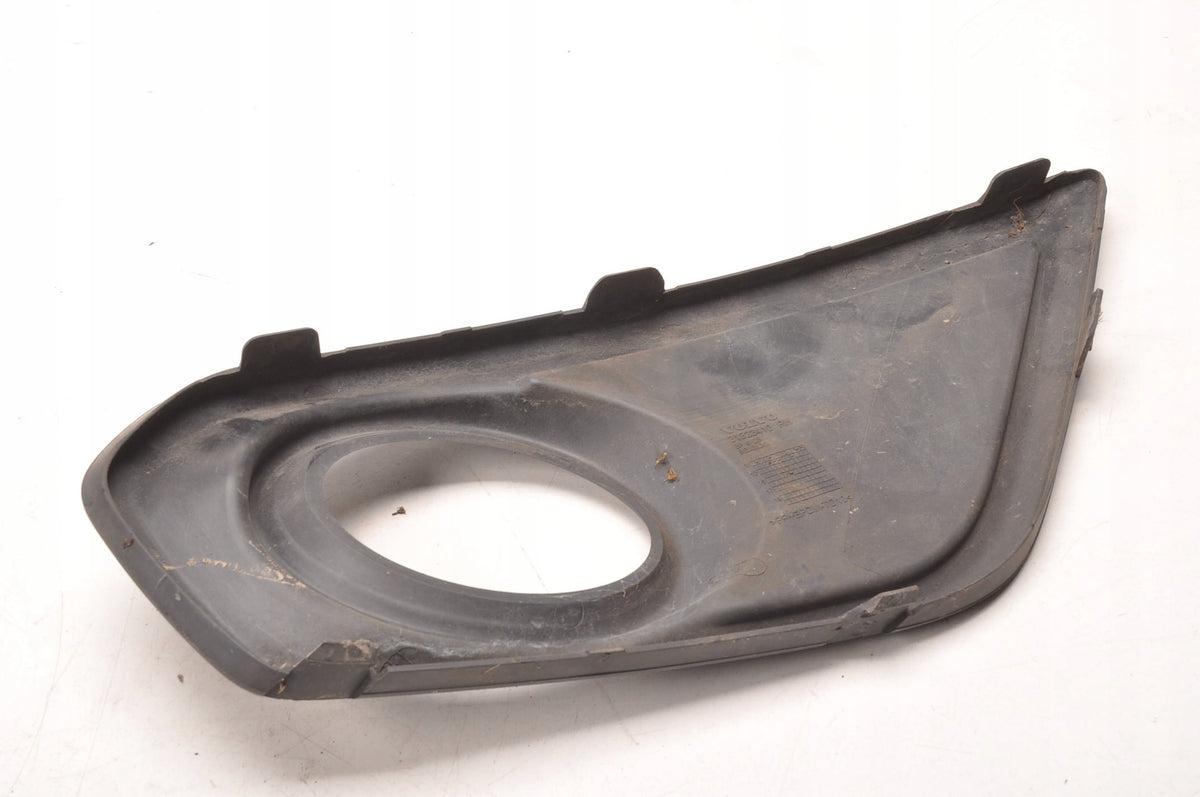 VOLVO C30 FRAME HALOGEN GRILLE RIGHT 31323410