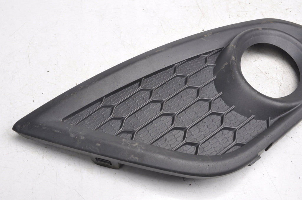 VOLVO C30 FRAME HALOGEN GRILLE RIGHT LIFT 31323410