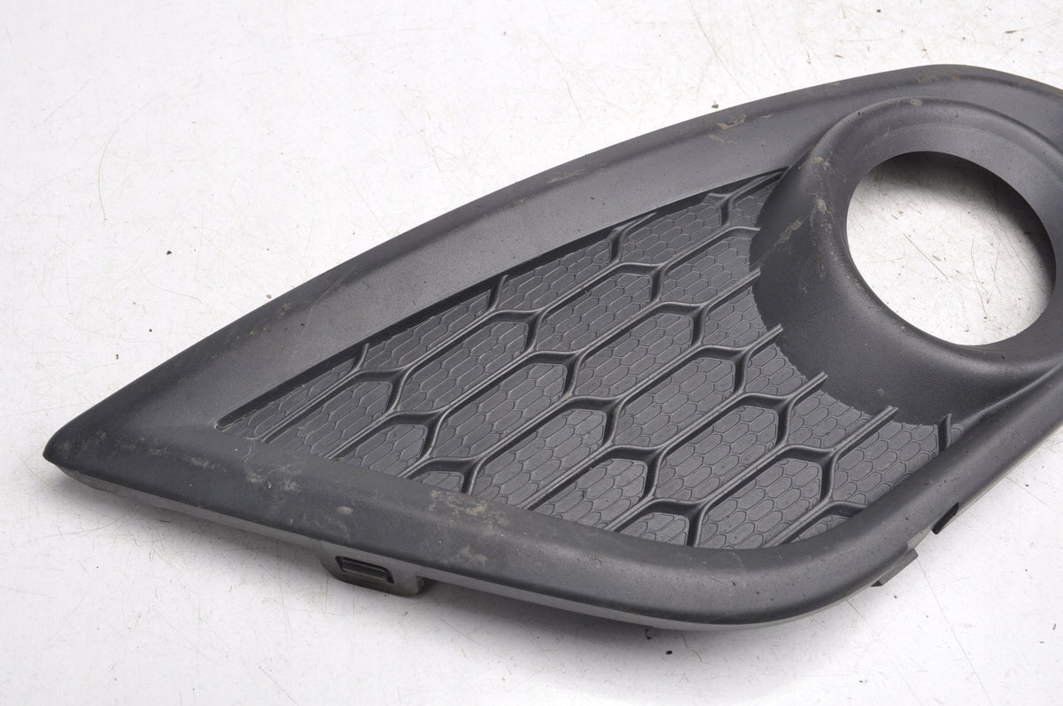 VOLVO C30 FRAME HALOGEN GRILLE RIGHT LIFT 31323410