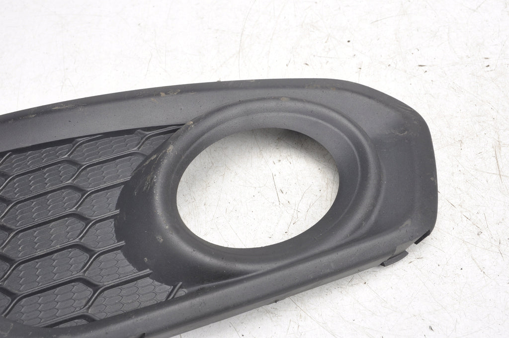 VOLVO C30 FRAME HALOGEN GRILLE RIGHT LIFT 31323410