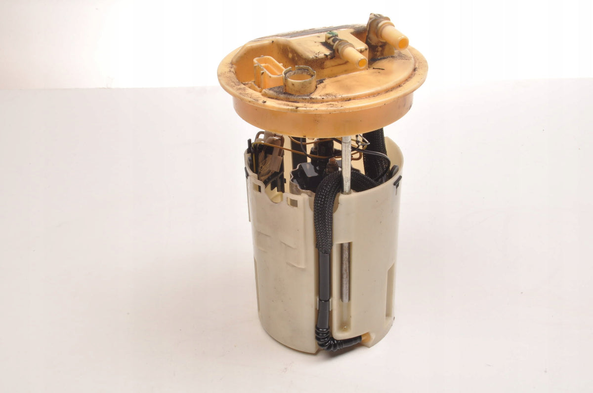 VOLVO C30 S40 C70 V50 2.0 D3 FUEL PUMP 31303272