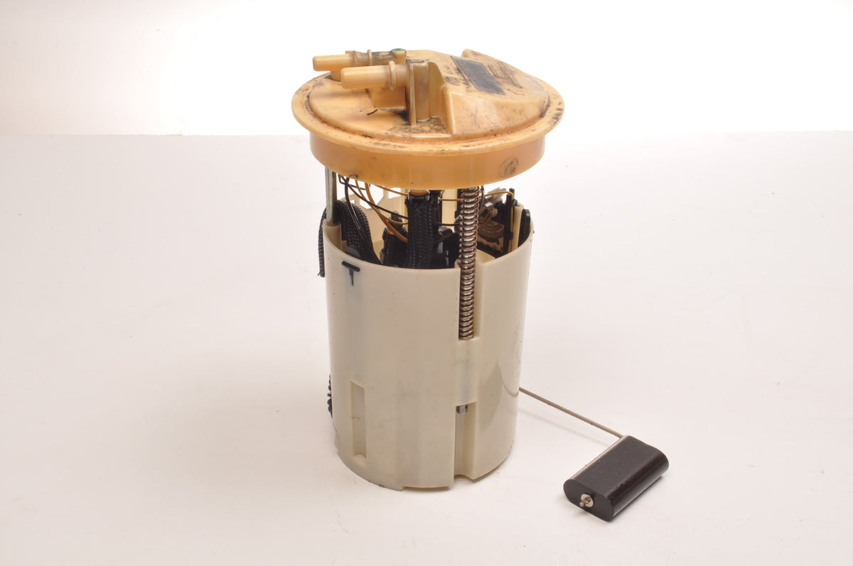 VOLVO C30 S40 C70 V50 2.0 D3 FUEL PUMP 31303272