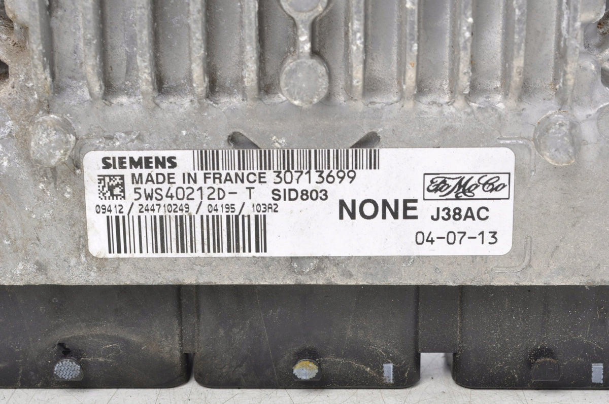 VOLVO C30 S40 V50 2.0 D ENGINE COMPUTER 30713699