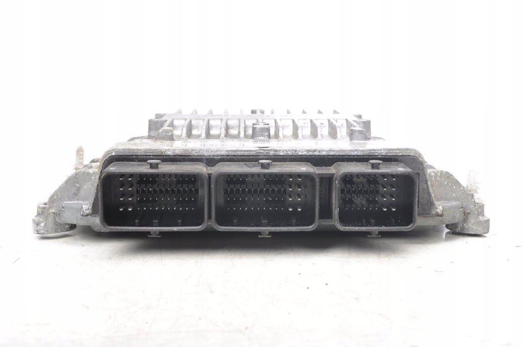 VOLVO C30 S40 V50 2.0 D ENGINE COMPUTER 30713699
