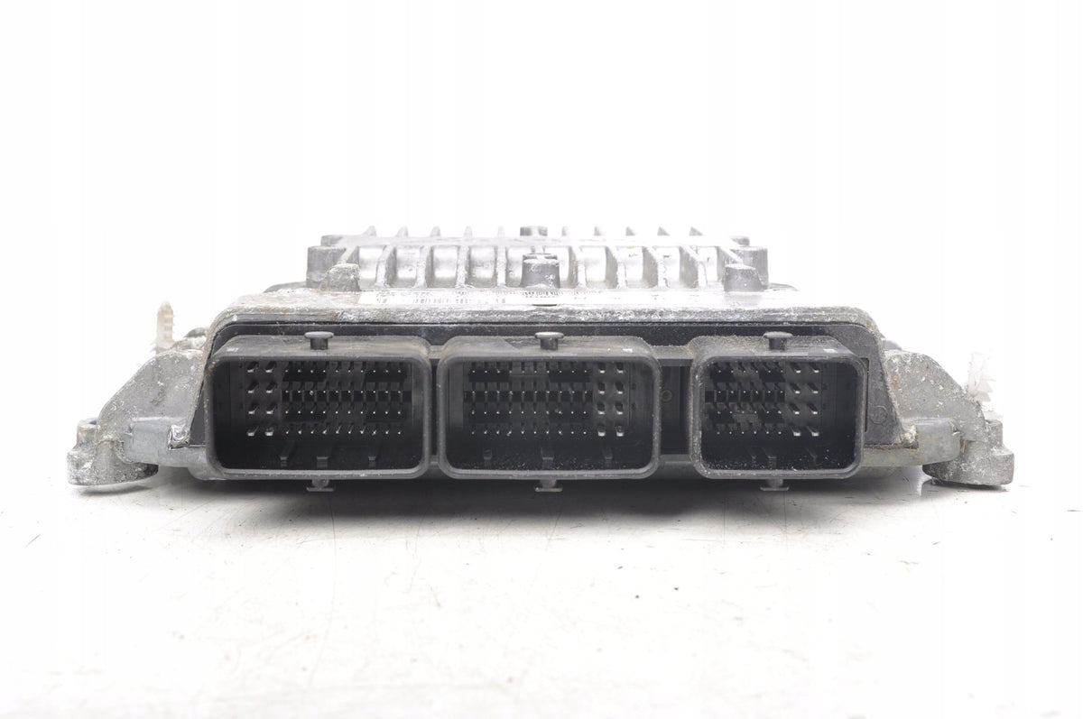 VOLVO C30 S40 V50 2.0 D ENGINE COMPUTER 30713699