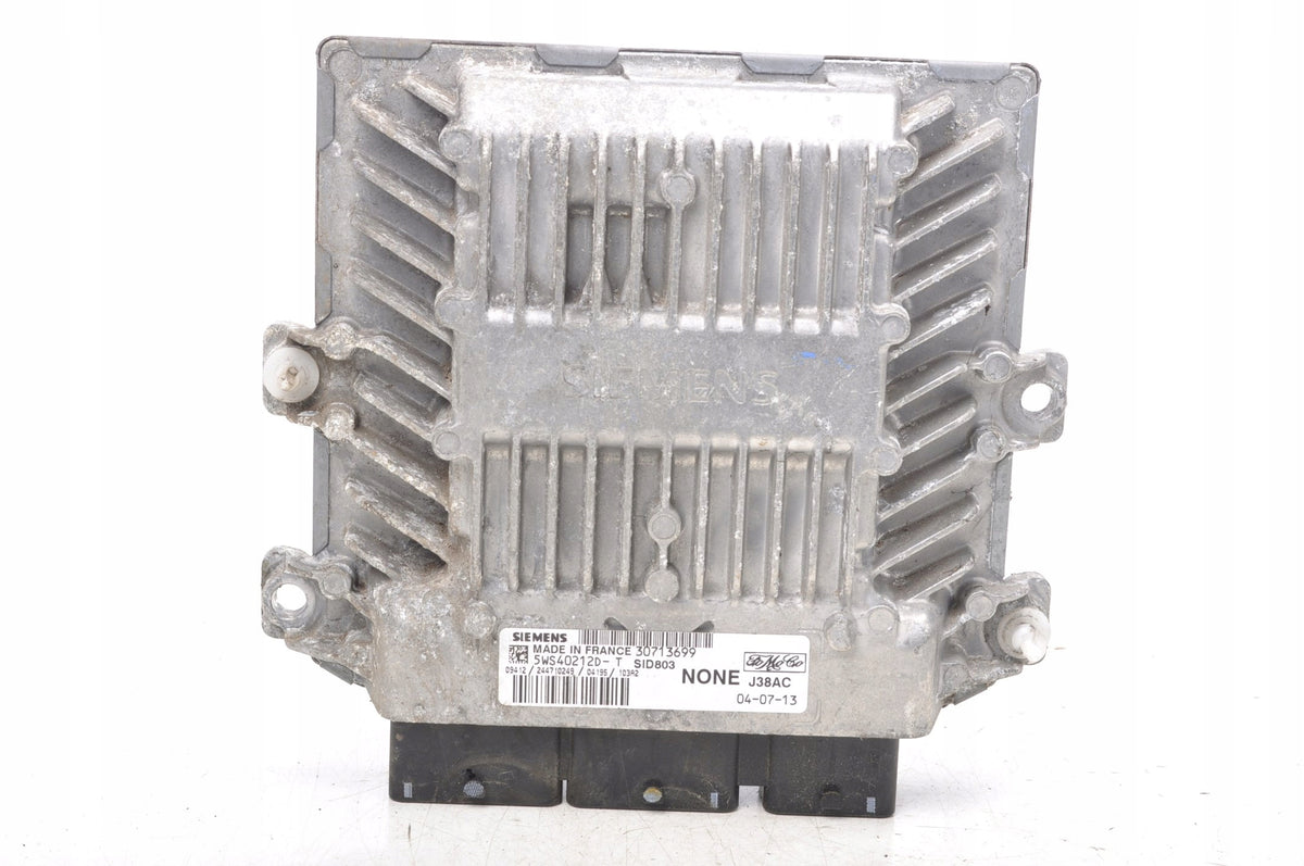VOLVO C30 S40 V50 2.0 D ENGINE COMPUTER 30713699