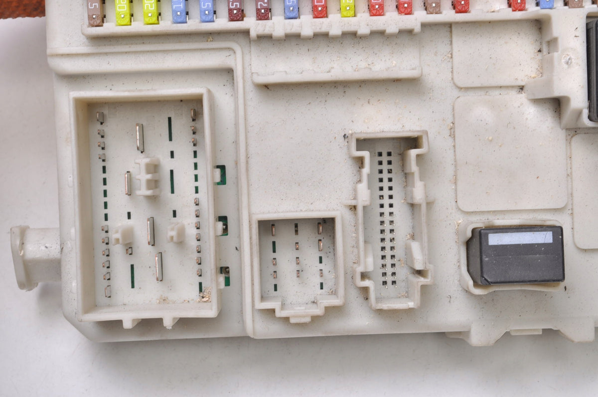 VOLVO C30 S40 V50 C70 BOX MODULE BSI 31296881 KEYS