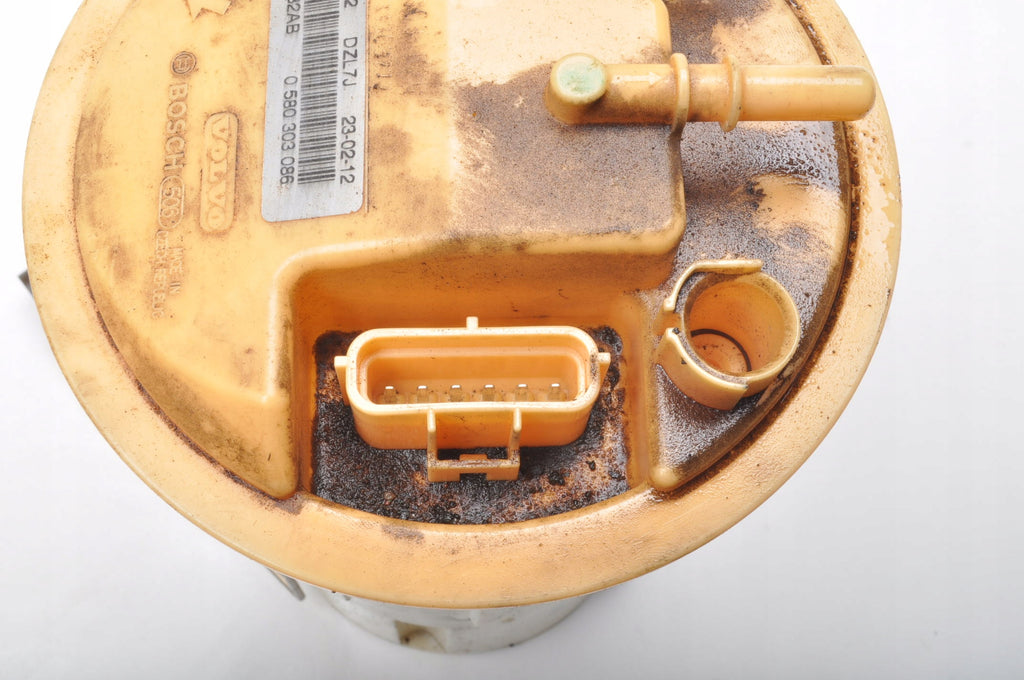 VOLVO C30 S40 V50 C70 D3 150KM FUEL PUMP 31303272