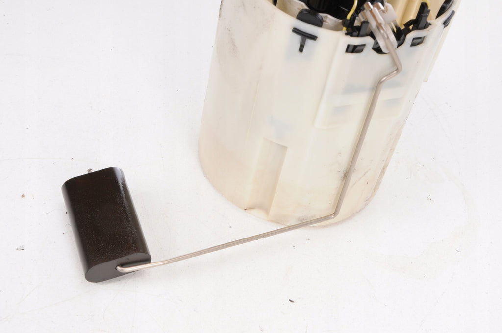 VOLVO C30 S40 V50 C70 D3 150KM FUEL PUMP 31303272