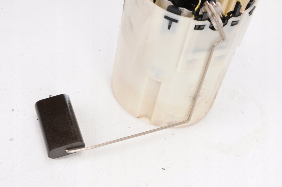 VOLVO C30 S40 V50 C70 D3 150KM FUEL PUMP 31303272