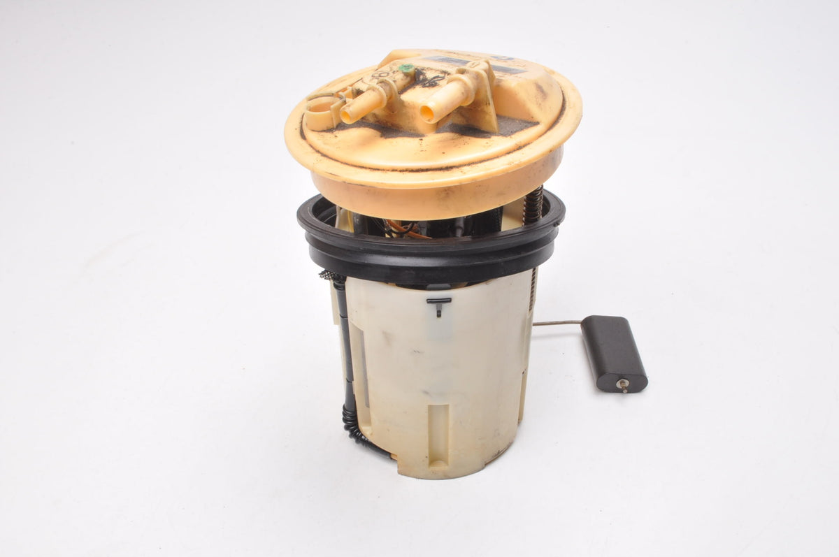 VOLVO C30 S40 V50 C70 D3 150KM FUEL PUMP 31303272
