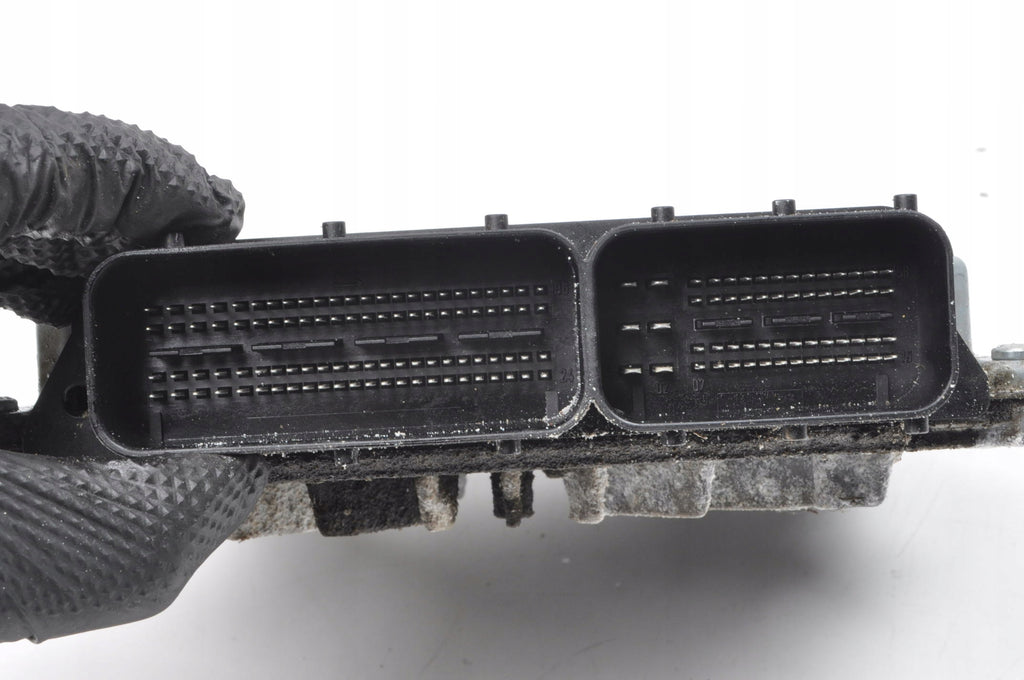 VOLVO C30 S40 V50 C70 II 2.4 D5 180KM COMPUTER ENGINE DRIVER 30771550