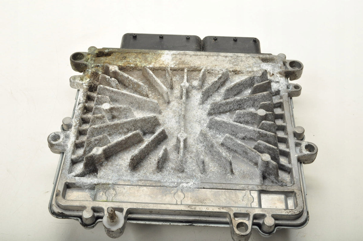 VOLVO C30 S40 V50 C70 II 2.4 D5 180KM COMPUTER ENGINE DRIVER 30771550
